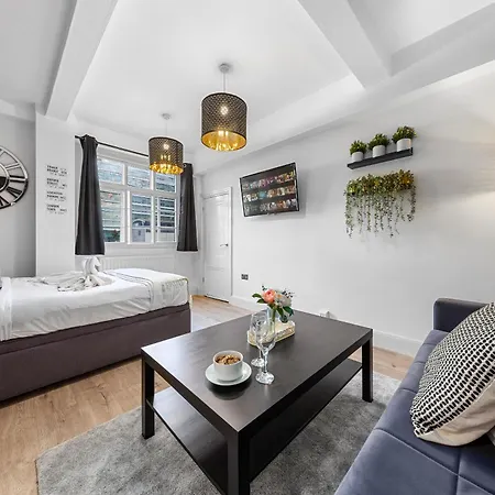 Central London Luxury, Relaxing Apartment! 2 Mins From Paddington Station!